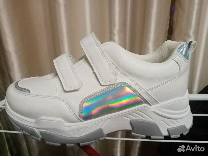 Женские новые кроссовки
