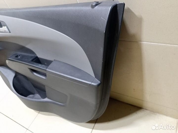 Обшивка двери передней правой Aveo (T300) 2011