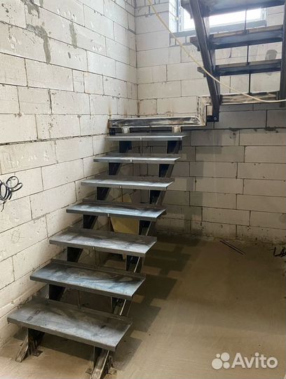 Лестница на второй этаж/изготовление лестниц