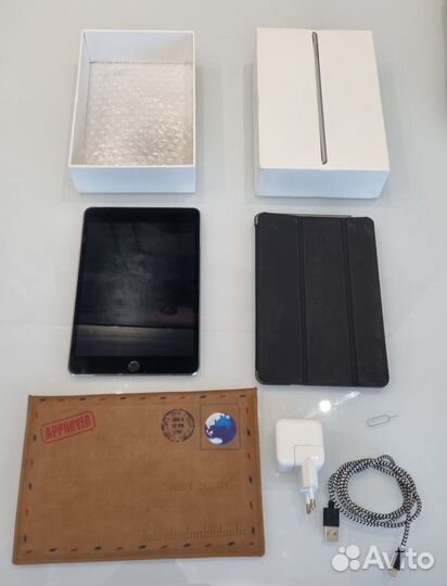 iPad mini 4 (Wi-Fi + Cellular)