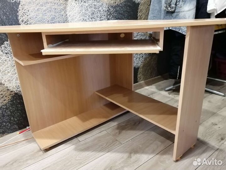 Компьютерный стол угловой