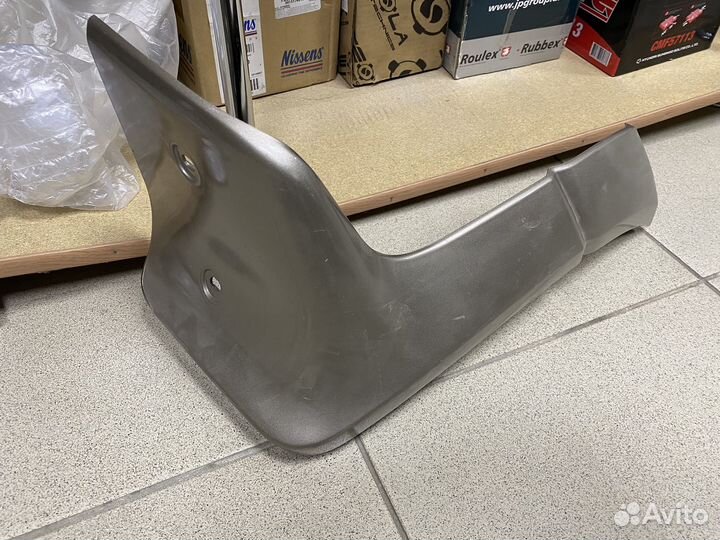 Накладка бампера заднего правая Suzuki Grand Vitar