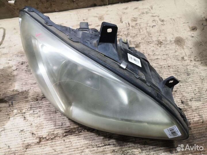 Фара левая Mercedes-Benz Viano W639