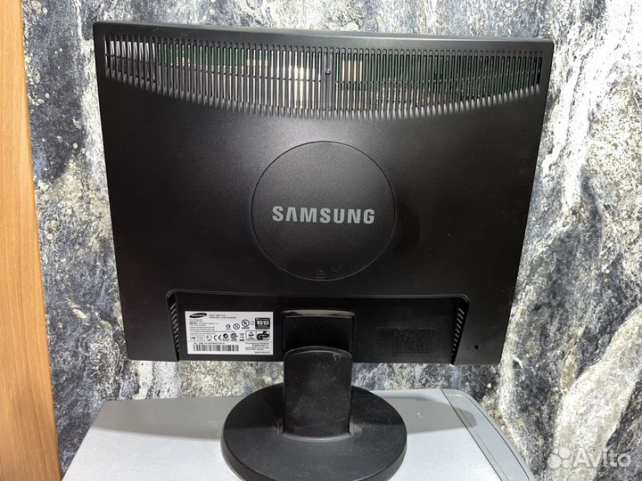 Монитор Samsung 943n