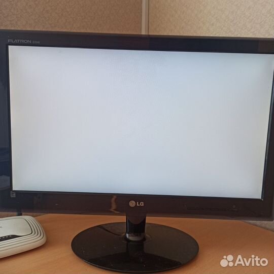 Монитор LG flatron E2240