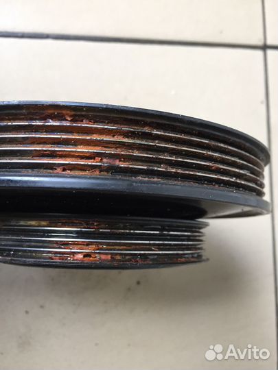 Шкив помпы Mitsubishi Montero Sport 1