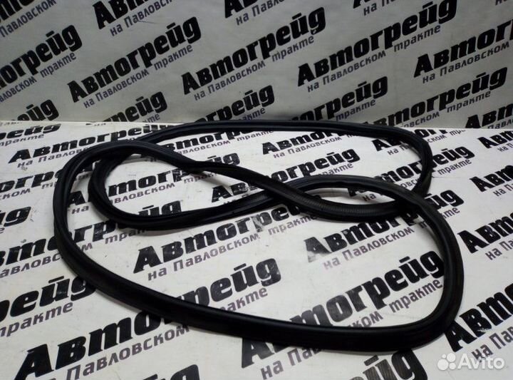 Уплотнительная резинка багажника Volkswagen Tiguan