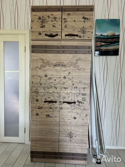 Шкаф и письменный стол