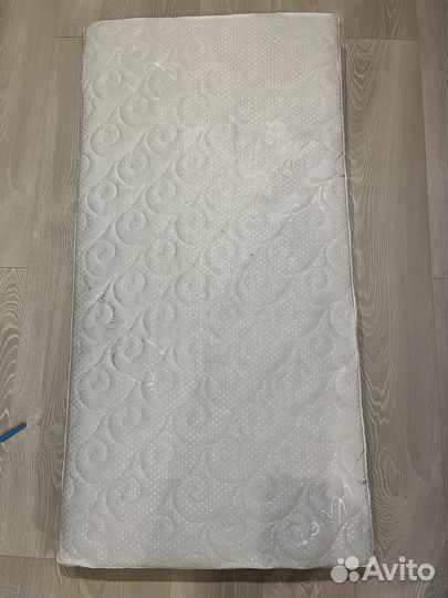 Детская кроватка с маятником и ящиком