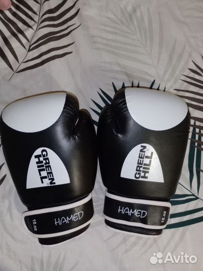 Боксерские перчатки 10 oz новые