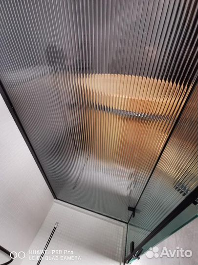 Стеклянные душевые перегородки