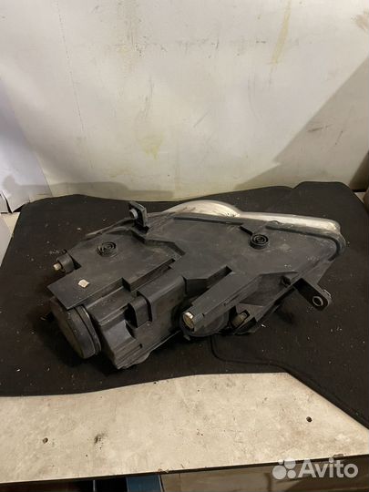 Фара передняя правая Volkswsgen Passat B6