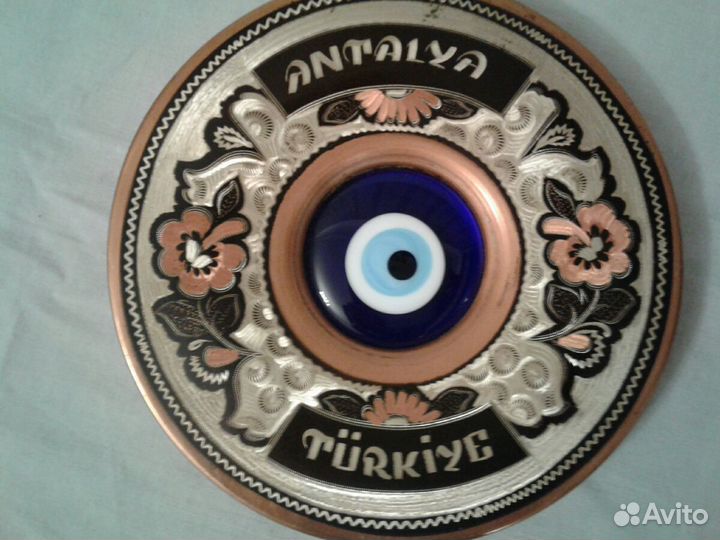 Тарелки декоративные настенные и на подставках