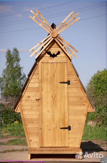 Уличный туалет деревянный