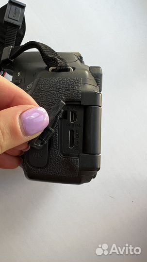 Зеркальный фотоаппарат Canon 600d