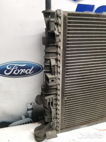Радиатор охлаждения Ford Focus 2 универсал 1.6