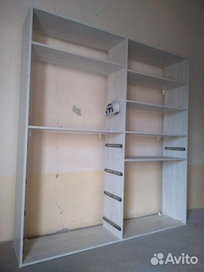 Стеллаж с зеркалом для салона красоты