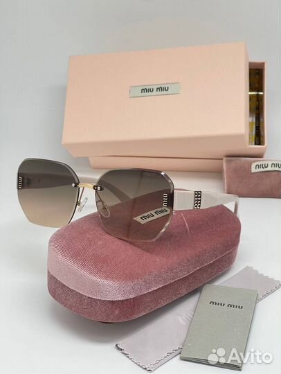 Солнцезащитные очки miu miu