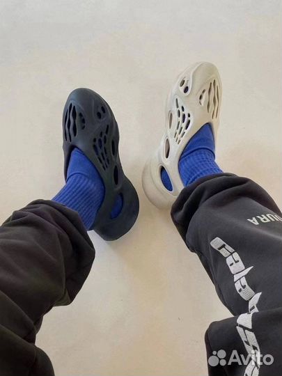 Тапочки adidas yeezy