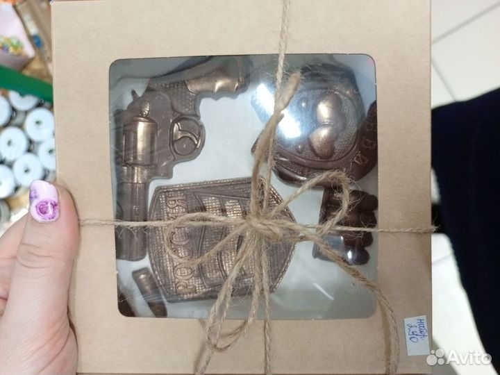 Шоколад ручной работы, шоколадные пельмени, цветы