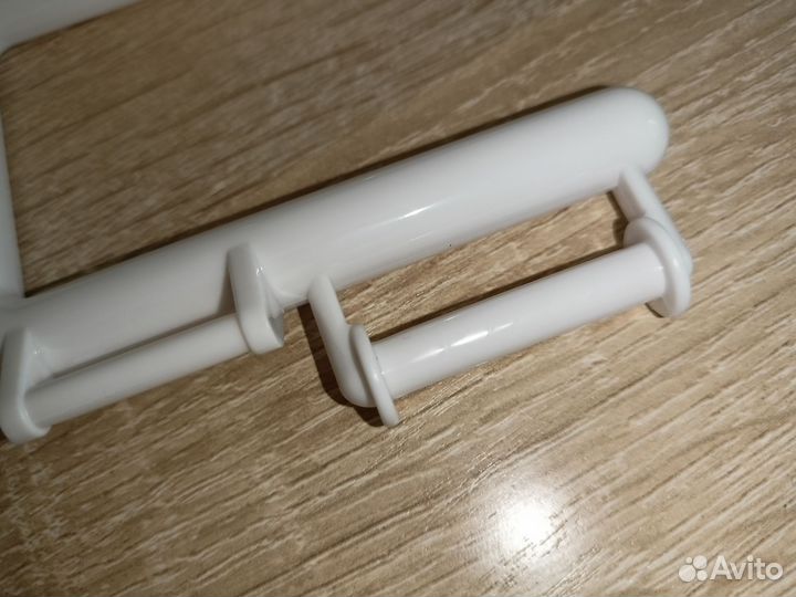 Держатель для туалетной бумаги с полкой