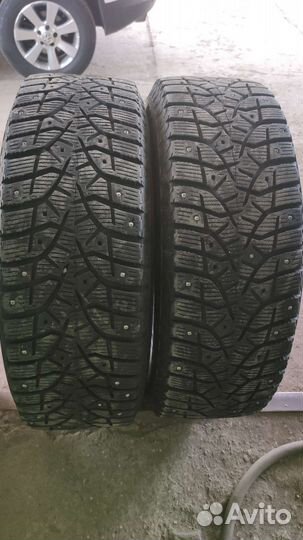 Bridgestone Blizzak Ice 215/65 R16 198