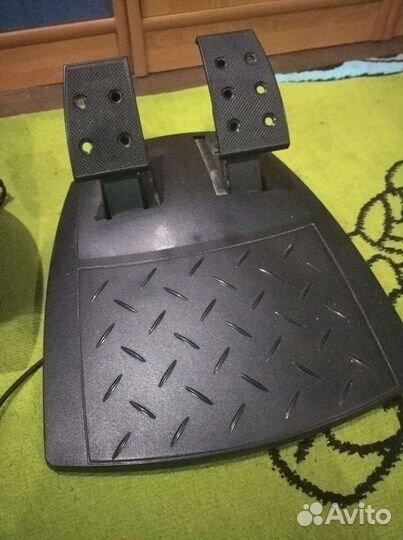 Игровой руль с педалями