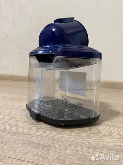 Пылесос с контейнером для пыли Electrolux zspc2000