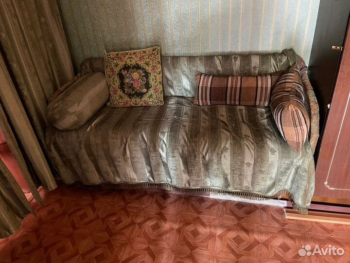 Тахта и кресло