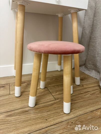 Детский туалетный столик