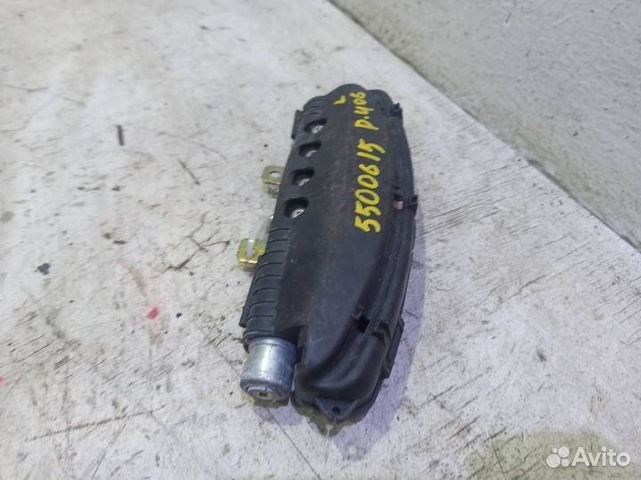 Подушка безопасности в сиденье переднее