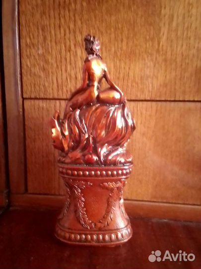 Статуэтки со знаком зодиака и часами