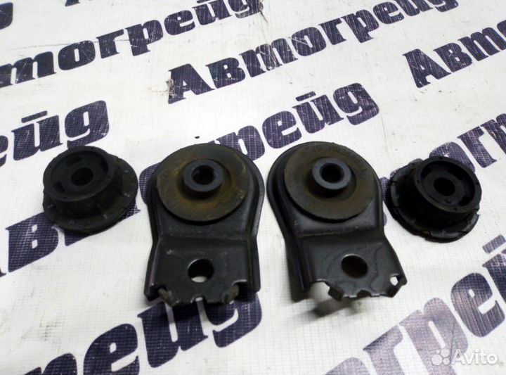 Крепление радиатора Mitsubishi Airtrek CU5W 4G69