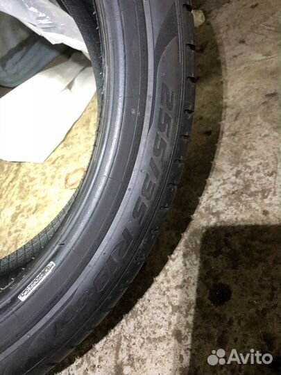 Pirelli P Zero PZ4 255/35 R19 96Y