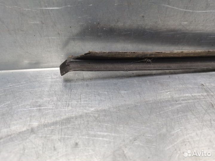 Молдинг лобового стекла Volkswagen Passat B5