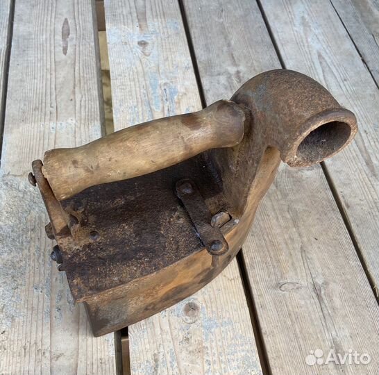 Угольный утюг с трубой 7 1/2 старинный