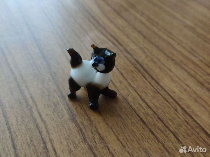 Стеклянные игрушки-статуэтки