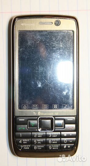 Мобильный кнопочный телефон 