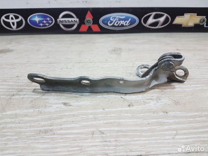 Петля капота передняя правая Toyota Vista CV40 3CT