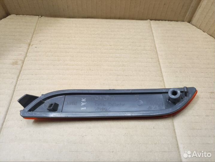 Катафот бампера задний правый Toyota Camry V70