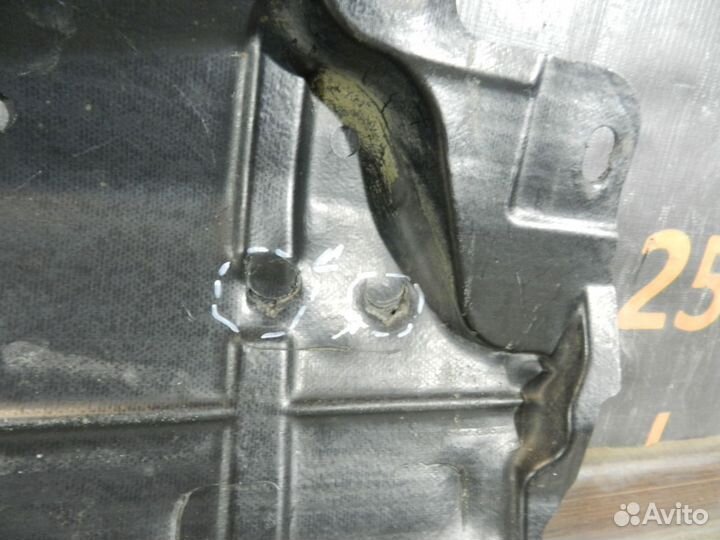 Пыльник двигателя центральный -Toyota RAV 4