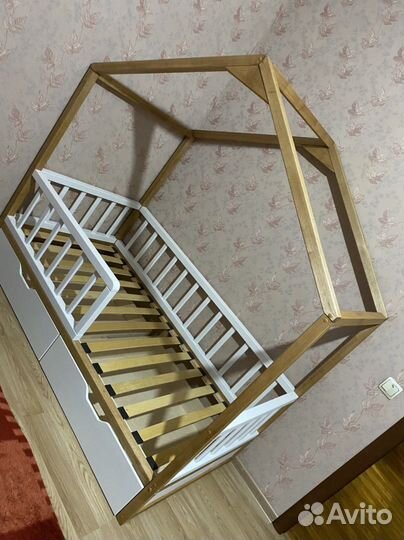 Кровать домик