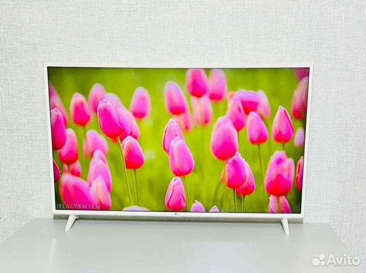 Белый стильный смарт телевизор LG 43 дюйма