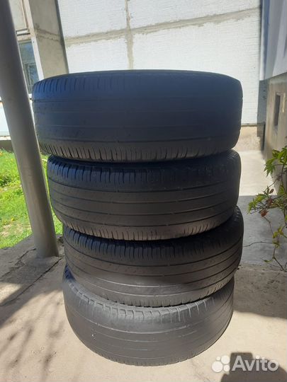 Michelin Latitude Tour HP 215/65 R16