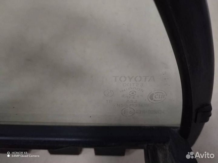 Стекло двери задней правой форточка Toyota Corolla