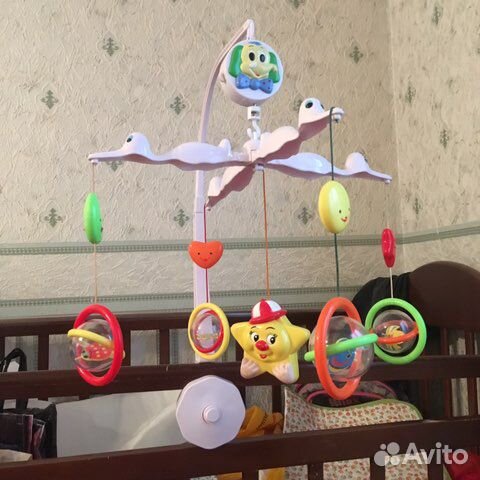 Музыкальный мобиль на кроватку