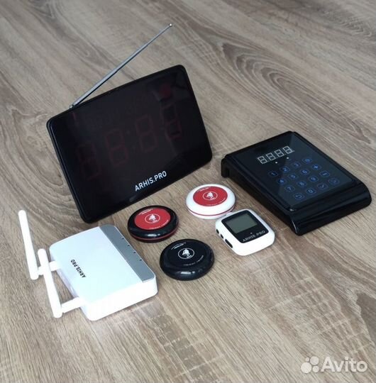 Система вызова: кнопка вызова официанта и табло