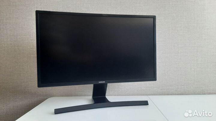 Монитор Samsung 24 Full HD изогнутый