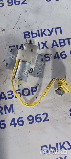 Моторчик регулировки ремня на Volkswagen Phaeton