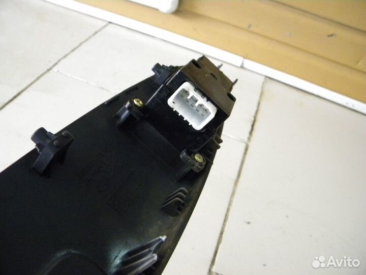 Кнопка стеклоподъемника hyundai ix55 2011 год